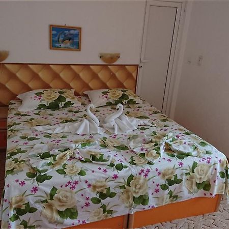 Sianie Guest House Равда Экстерьер фото