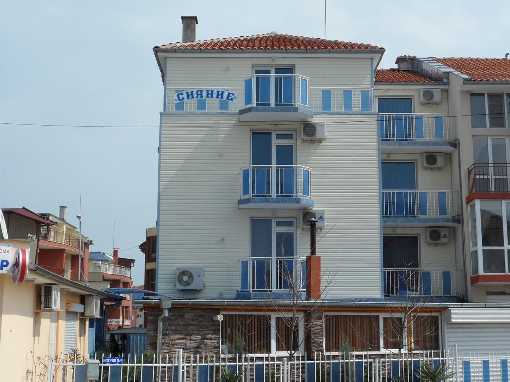 Sianie Guest House Равда Экстерьер фото