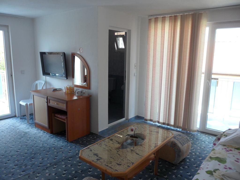 Sianie Guest House Равда Экстерьер фото