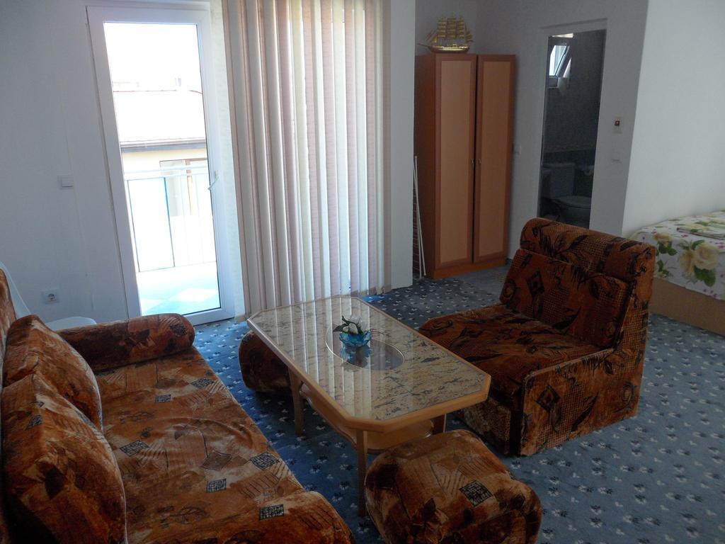 Sianie Guest House Равда Экстерьер фото