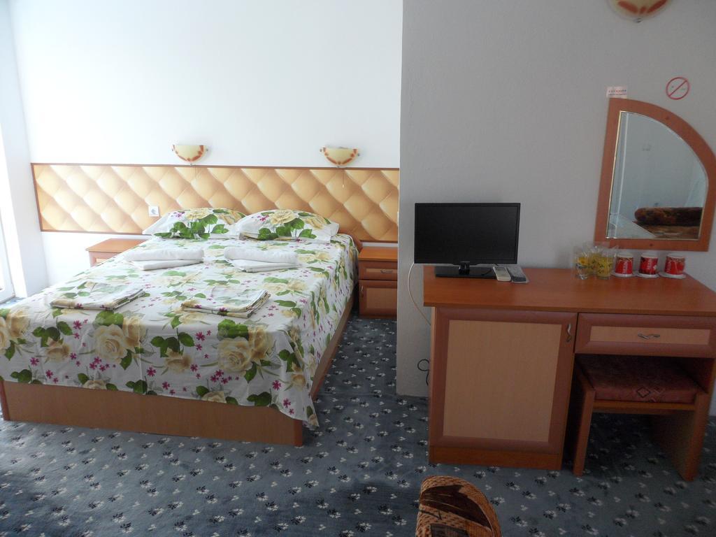 Sianie Guest House Равда Экстерьер фото