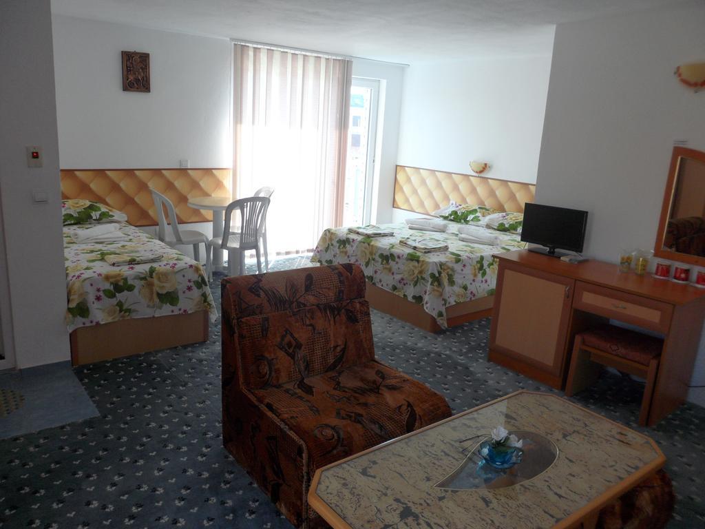 Sianie Guest House Равда Экстерьер фото