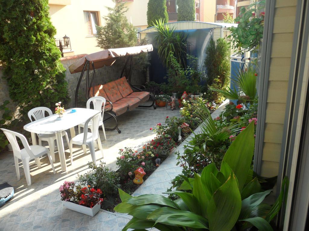 Sianie Guest House Равда Экстерьер фото