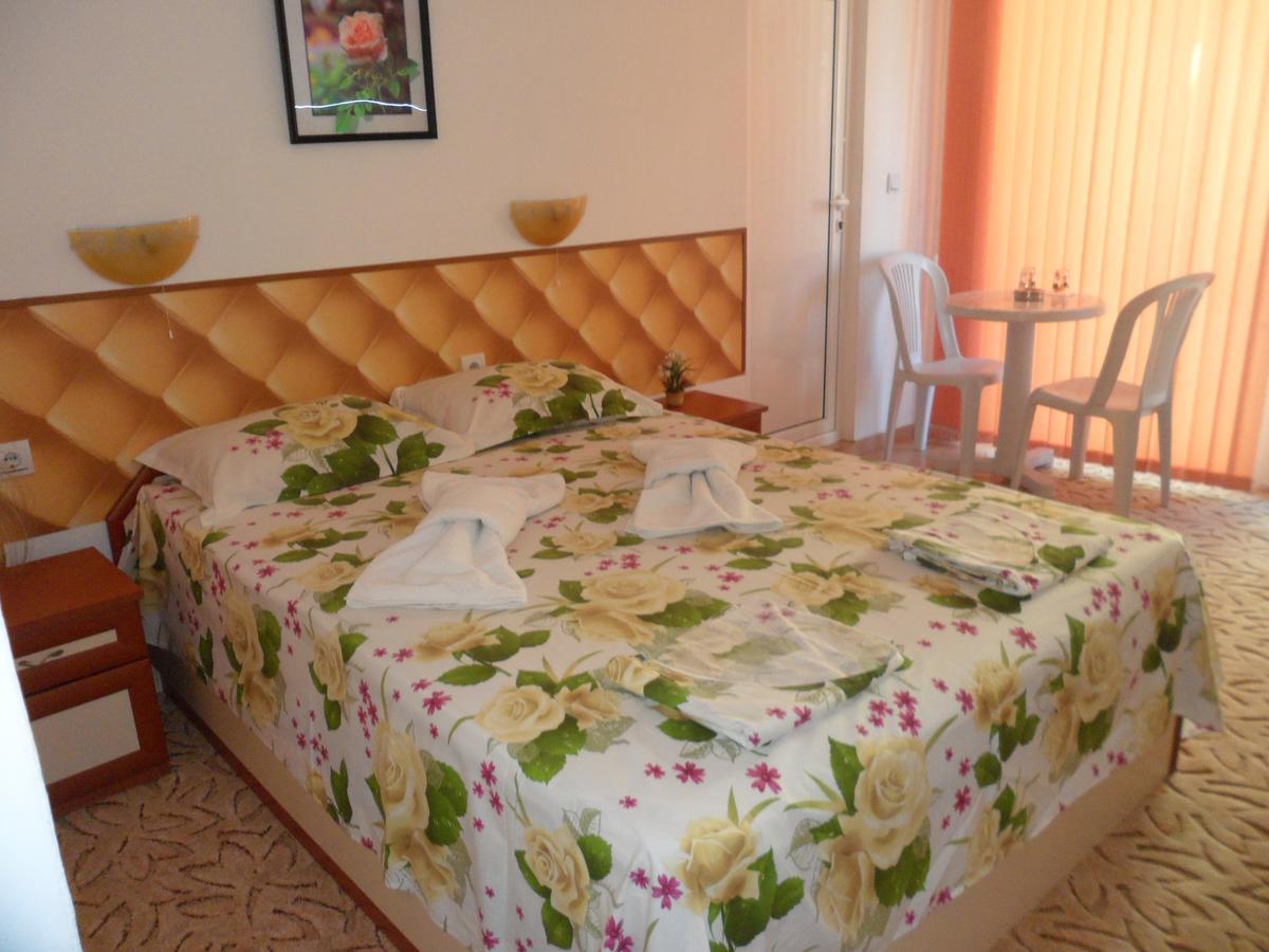 Sianie Guest House Равда Экстерьер фото