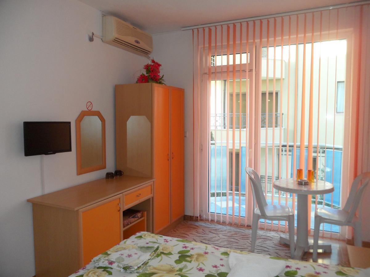 Sianie Guest House Равда Экстерьер фото