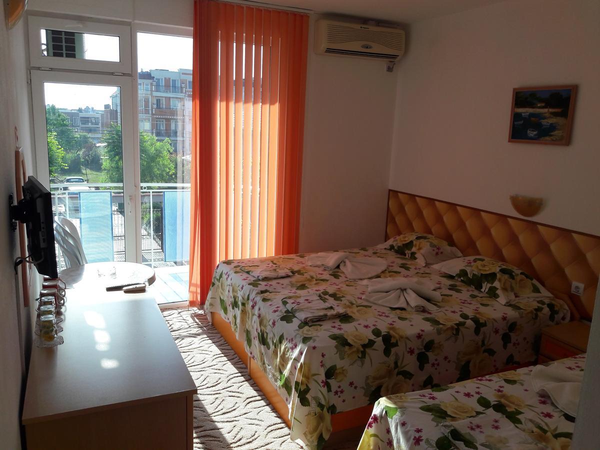 Sianie Guest House Равда Экстерьер фото