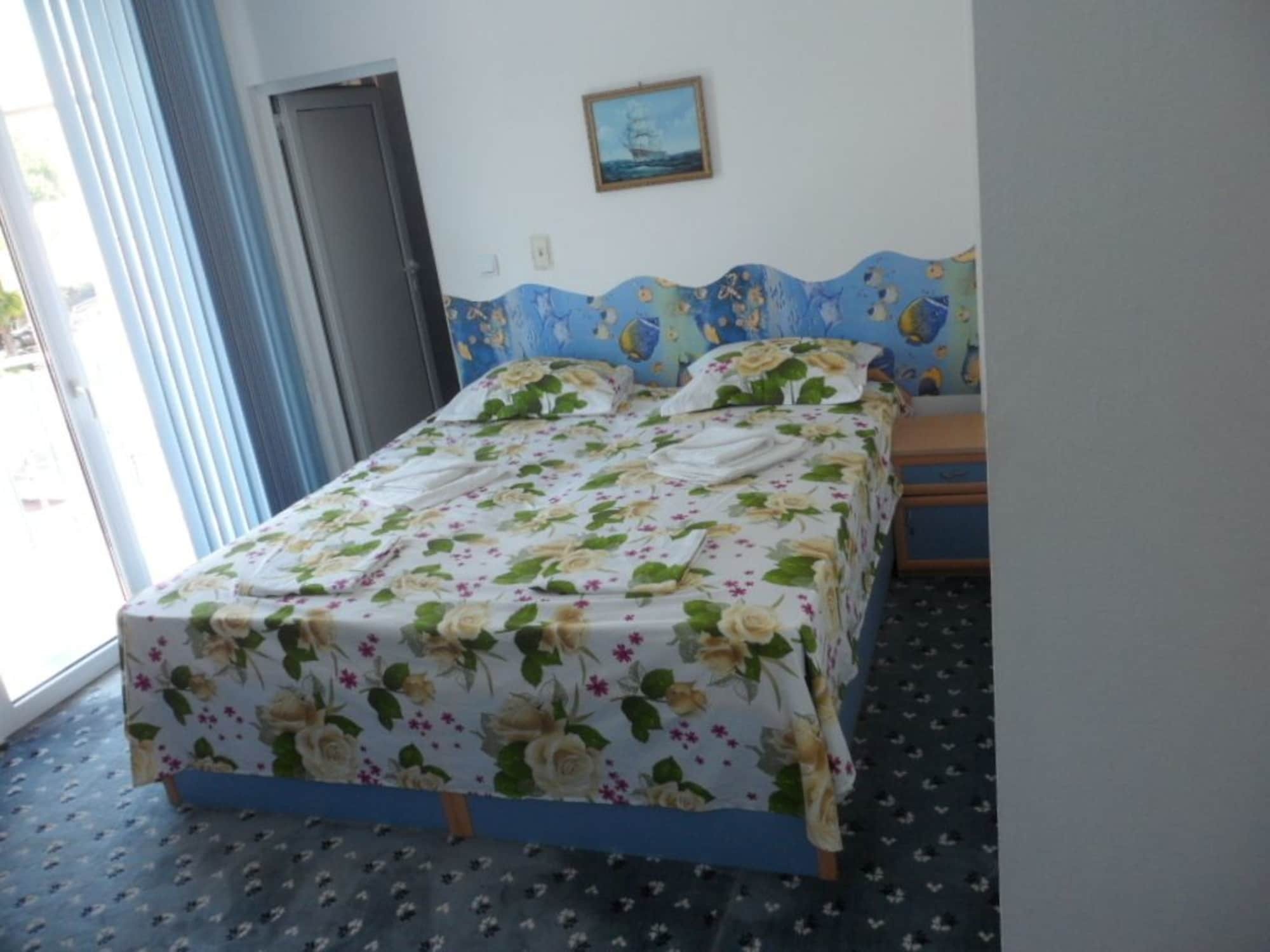Sianie Guest House Равда Экстерьер фото