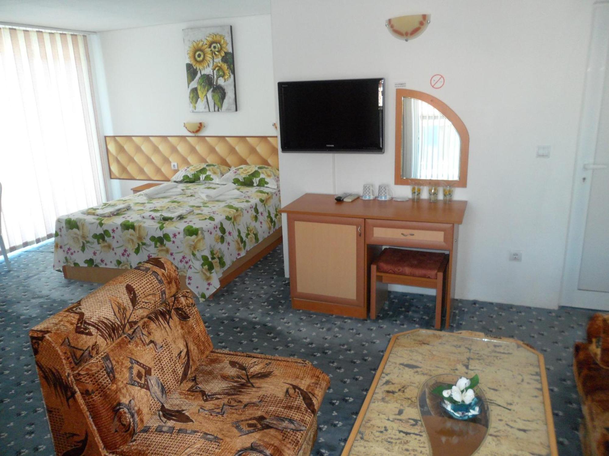 Sianie Guest House Равда Экстерьер фото